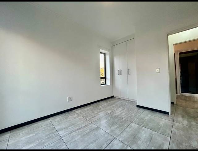 1 BEDROOM APARTMENT FOR SALE IN BRYANSTON